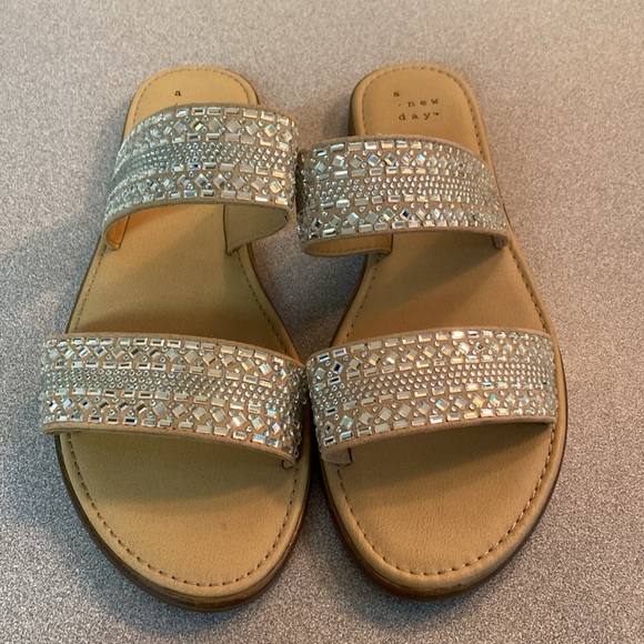 A new day - Kershaw embellished sandals. Size 7.5 - Picture 3 of 5